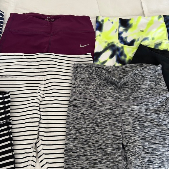 Huge LOT of women’s workout clothing!! - Picture 3 of 16